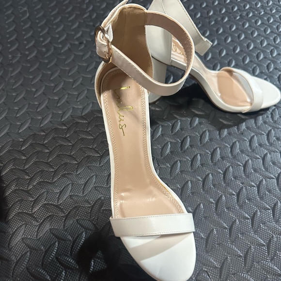 Lulus Block Heel Sandals Womens Sz 10 Open Toe Ankle Strap Faux Leather White - Picture 6 of 7
